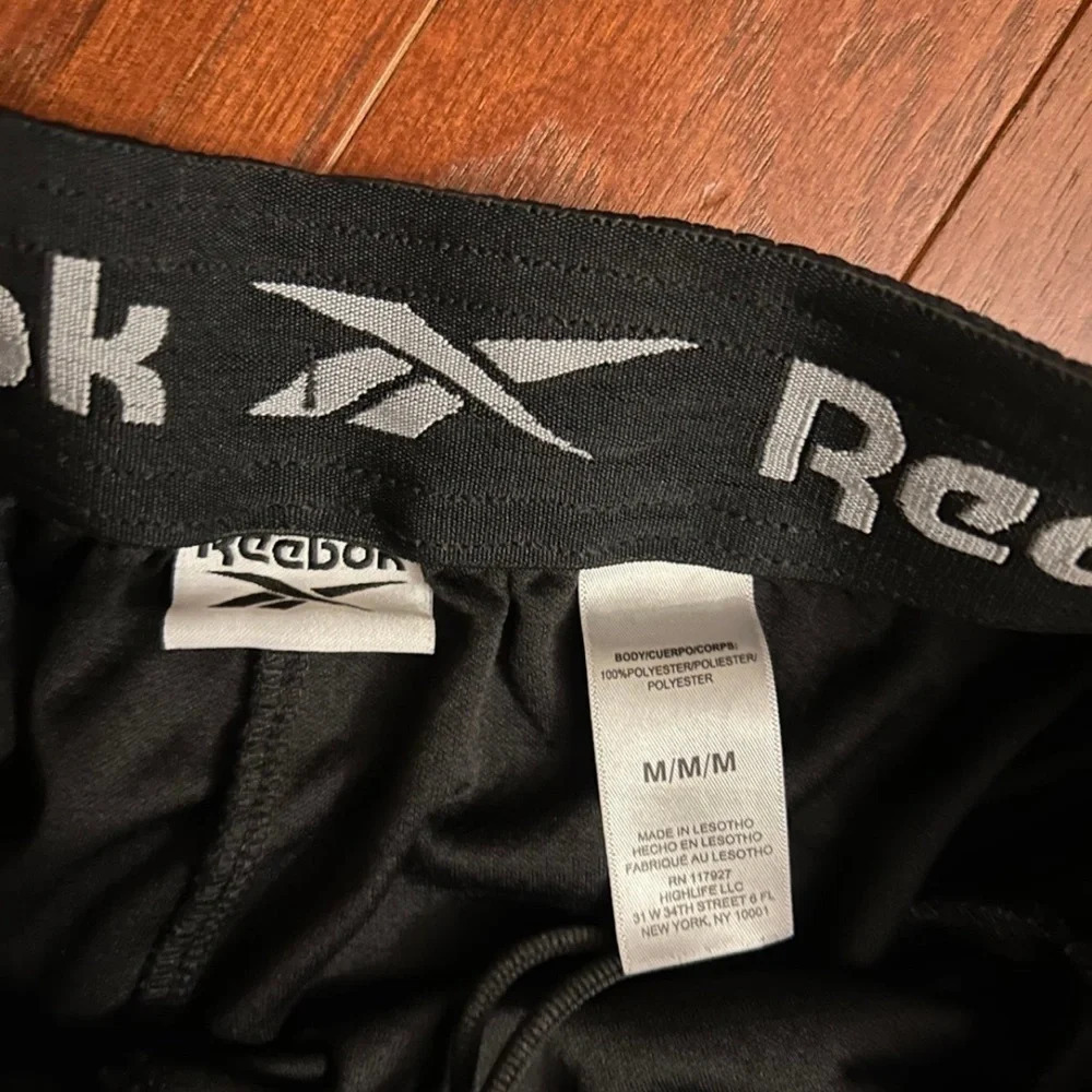 Reebok black shorts size M excellent condition - Picture 8 of 8